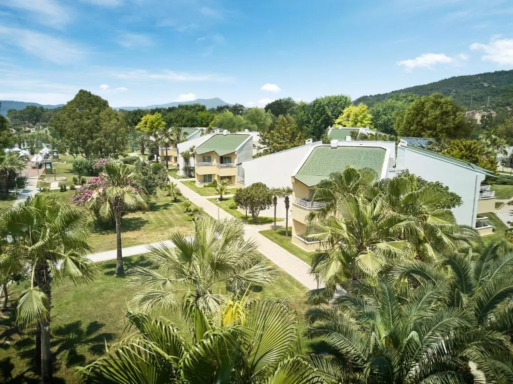 محوطه هتل ریچموند افسوس ریزورت